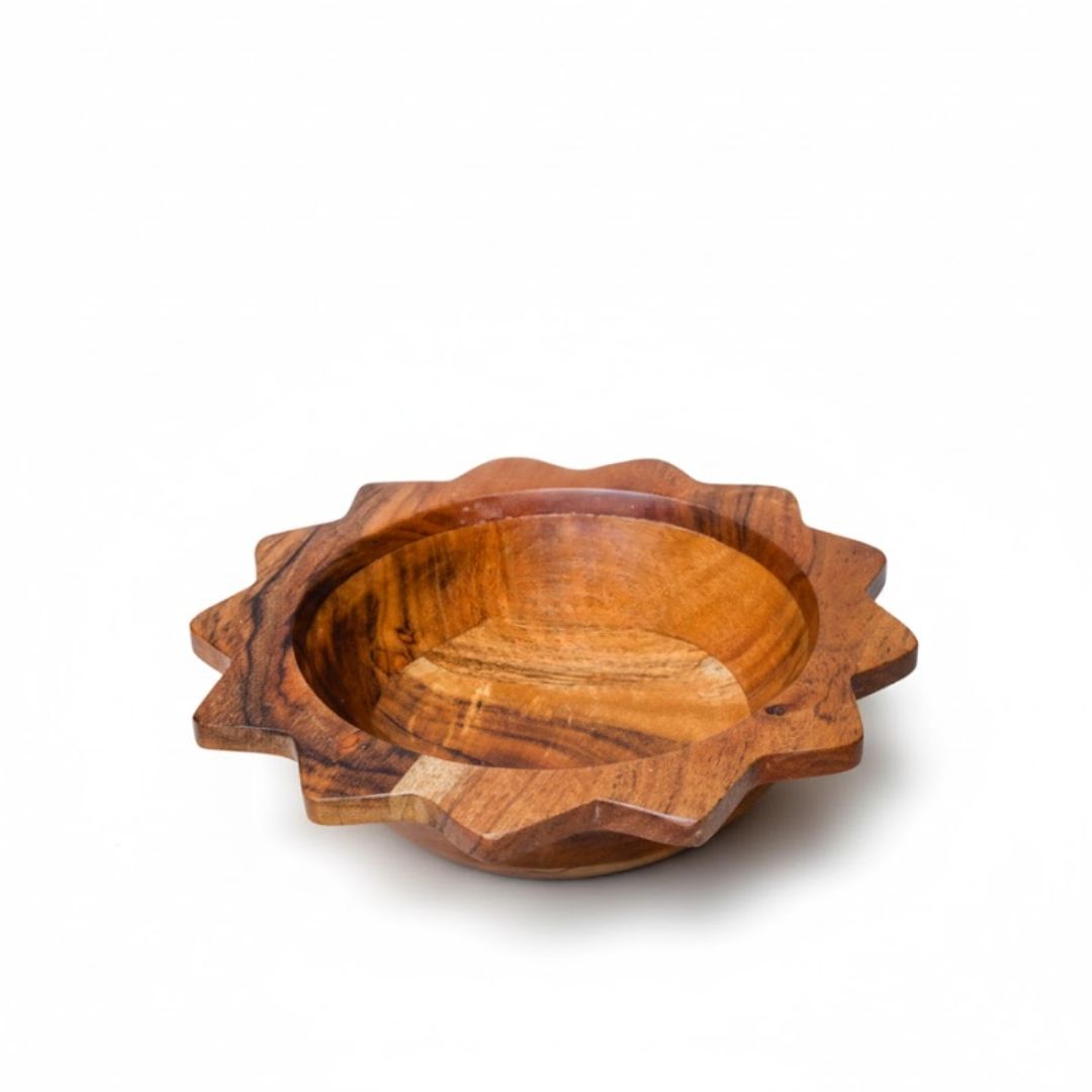 Star Cut Bowl: Elegant Acacia Wood Centerpiece